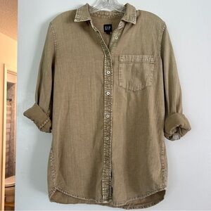 Gap button up
